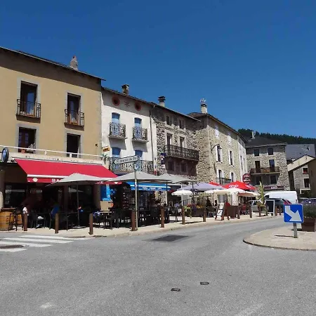 Au Coin Du Feu *